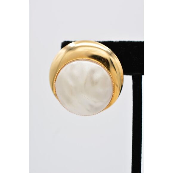 Vintage Clip On Earrings White Faux Pearl Shiny Gold Tone Chunky 1980s BinAV - Picture 6 of 12